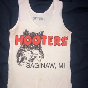 Hooters tank top
